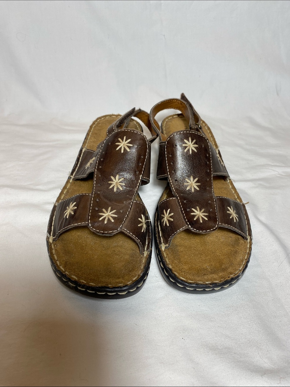 NaturalSoul by Naturalizer Brown Star-Accent Leather Sandals Women-8M - Picture 2 of 9